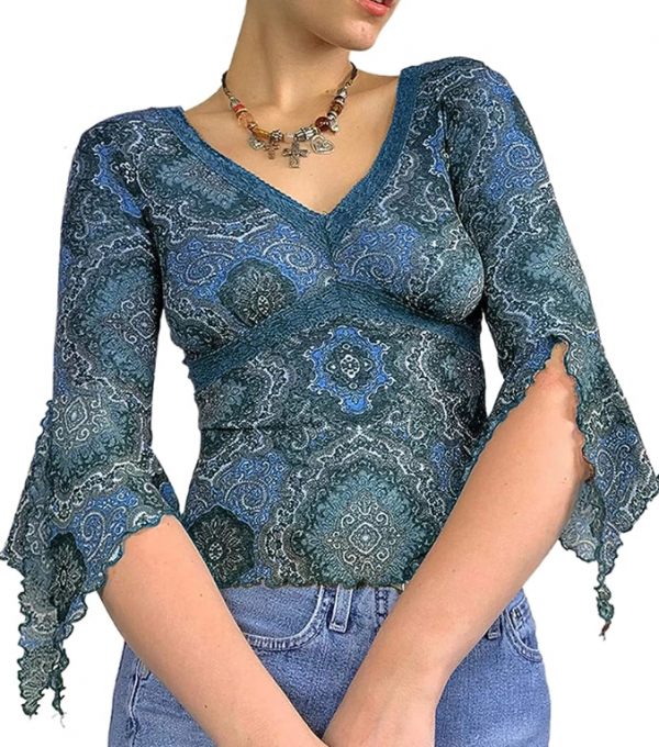 Kaus bergaya retro dengan lengan lonceng